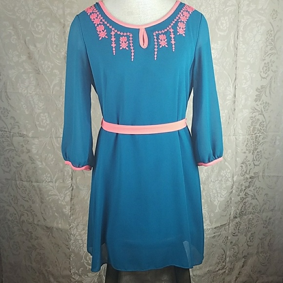 Women's dress - Picture 1 of 2